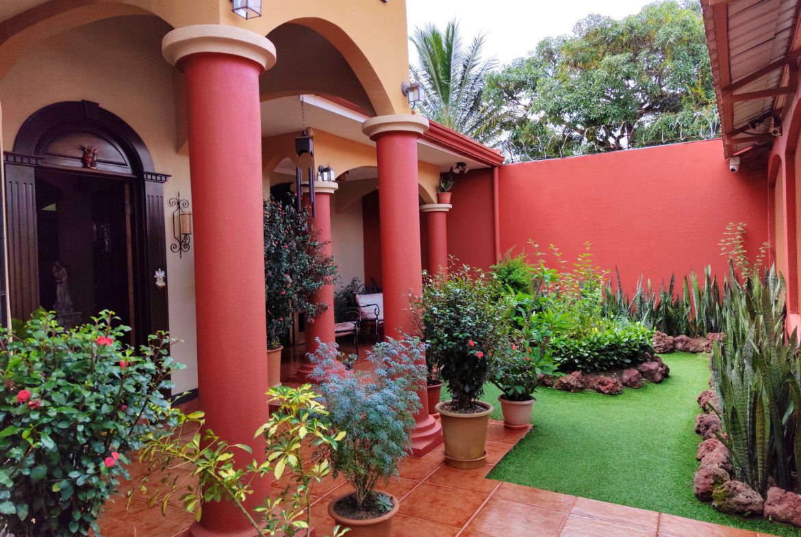 EXQUISITE SAN ISIDRO RESIDENCE: LUXURY LIVING AT ITS FINEST