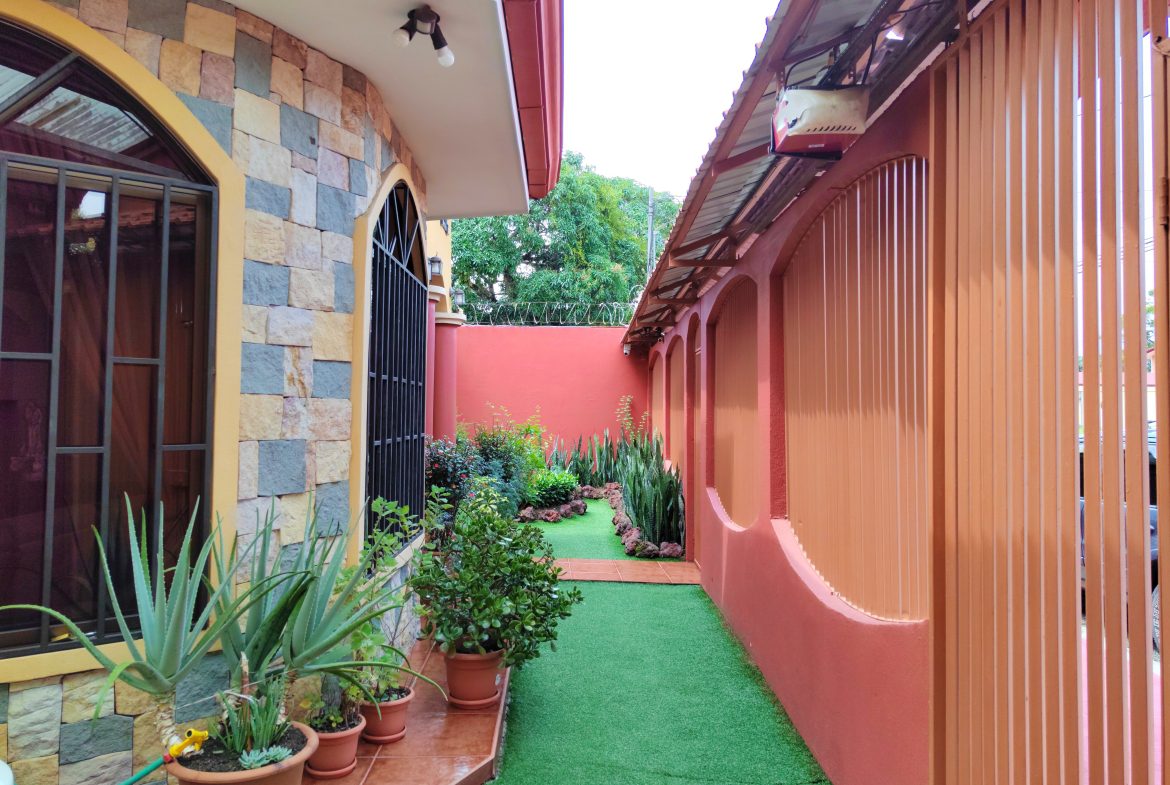 EXQUISITE SAN ISIDRO RESIDENCE: LUXURY LIVING AT ITS FINEST, Uvita, Costa Rica — photo 3