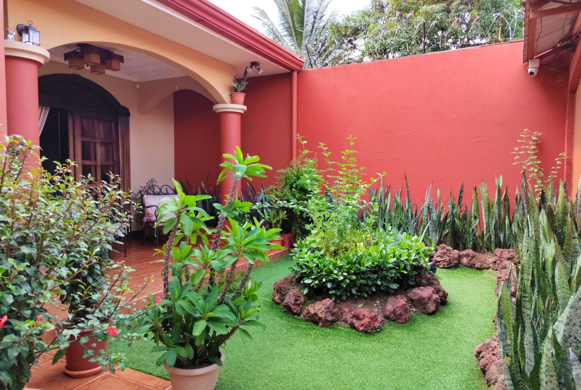 EXQUISITE SAN ISIDRO RESIDENCE: LUXURY LIVING AT ITS FINEST