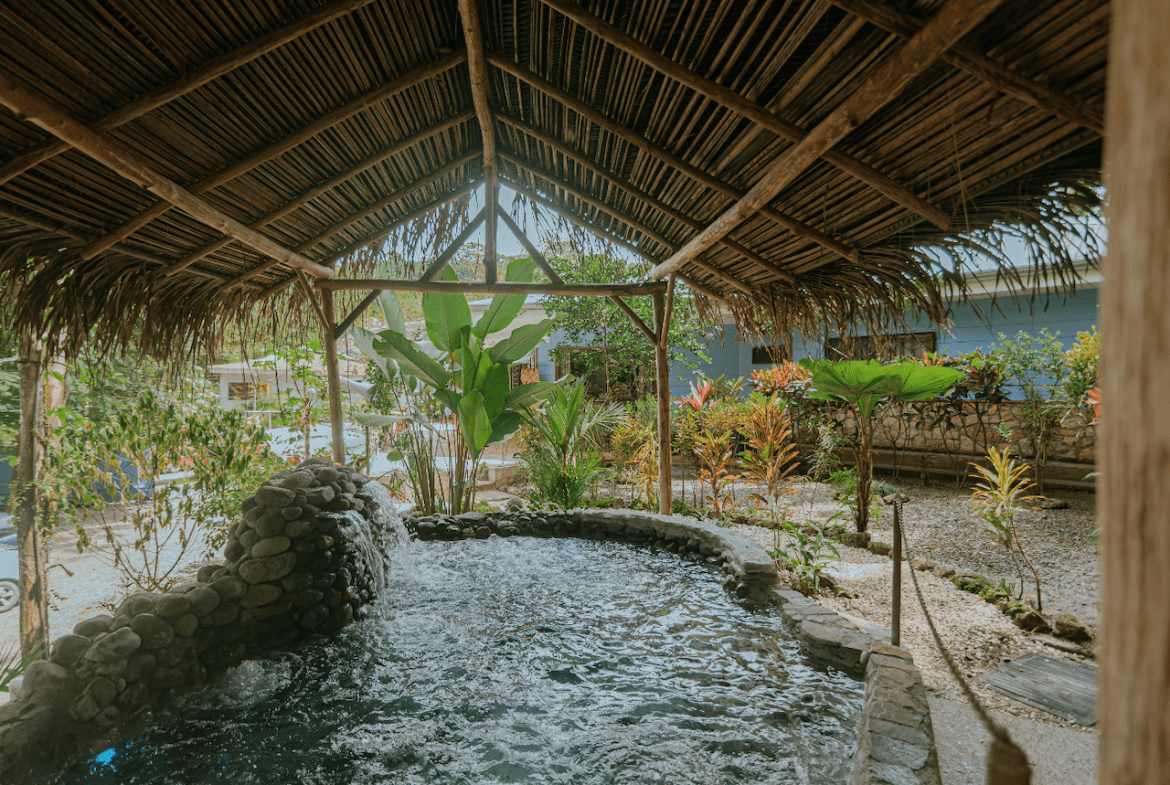 12 BEDROOM HOTEL IN MANUEL ANTONIO