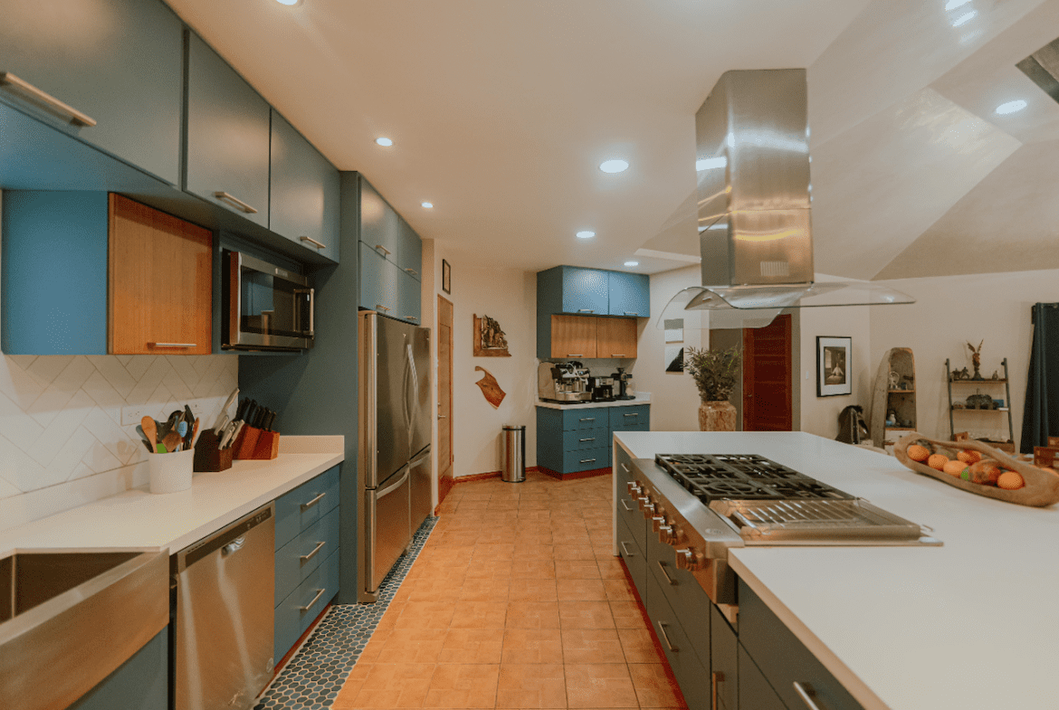 12 BEDROOM HOTEL IN MANUEL ANTONIO