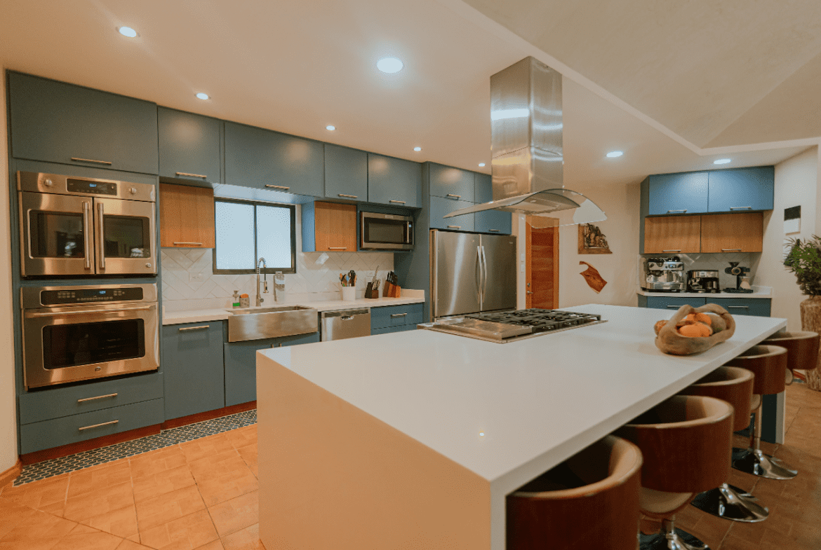12 BEDROOM HOTEL IN MANUEL ANTONIO