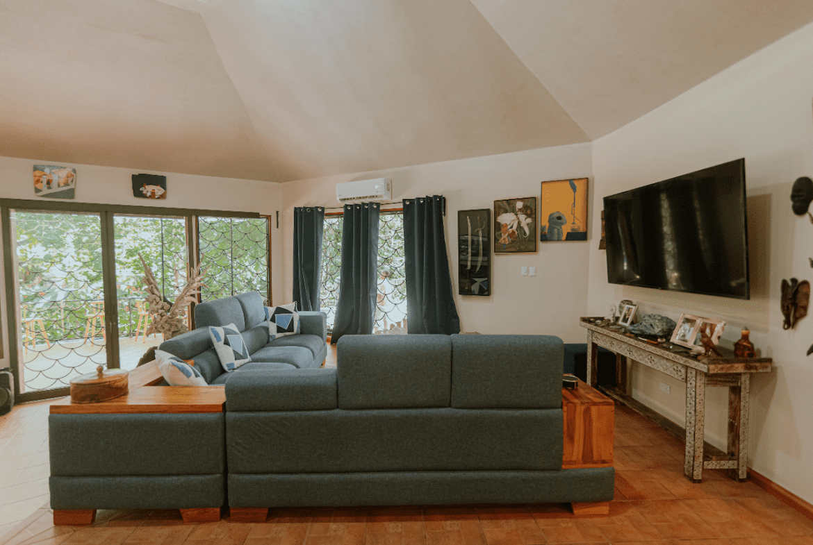 12 BEDROOM HOTEL IN MANUEL ANTONIO