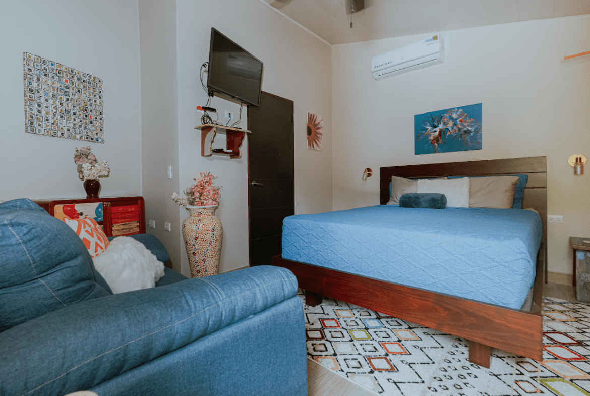 12 BEDROOM HOTEL IN MANUEL ANTONIO