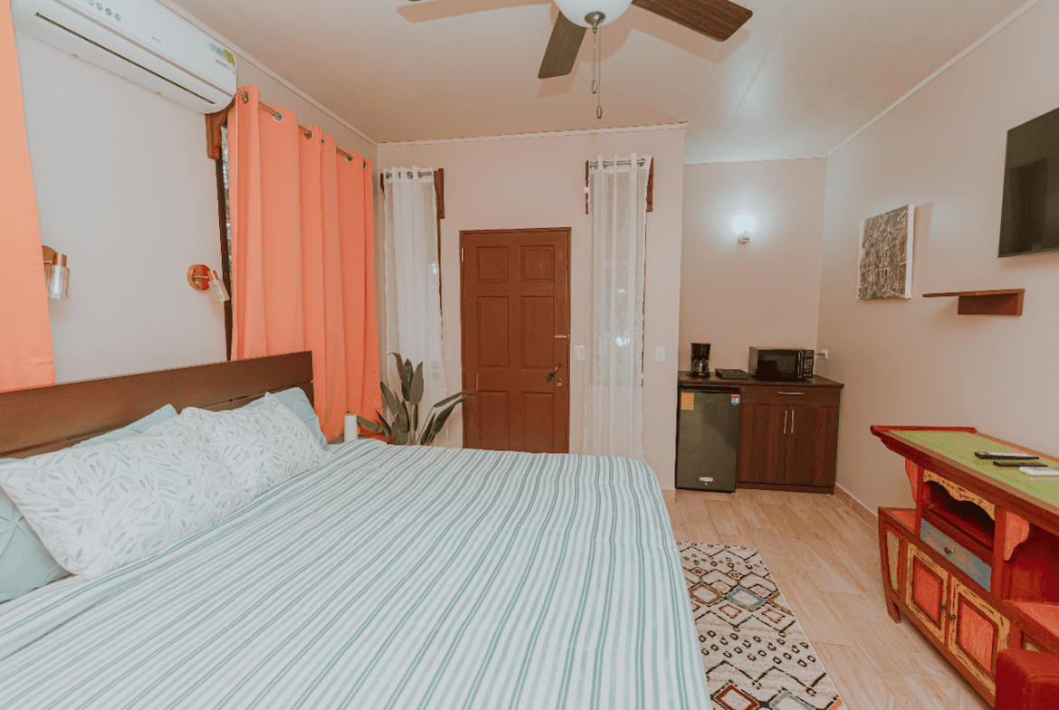 12 BEDROOM HOTEL IN MANUEL ANTONIO