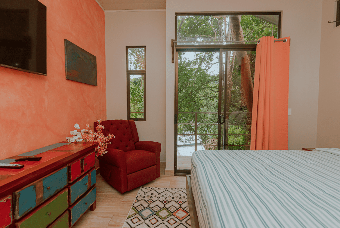 12 BEDROOM HOTEL IN MANUEL ANTONIO