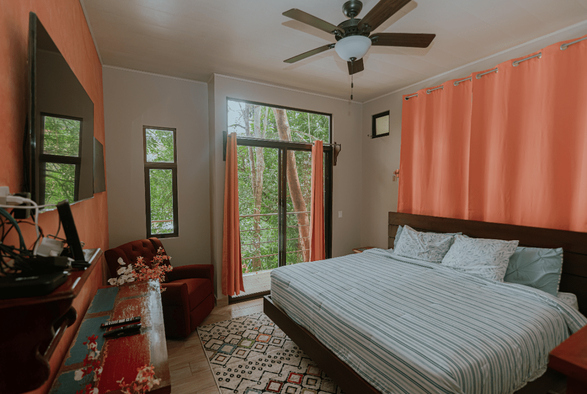 12 BEDROOM HOTEL IN MANUEL ANTONIO