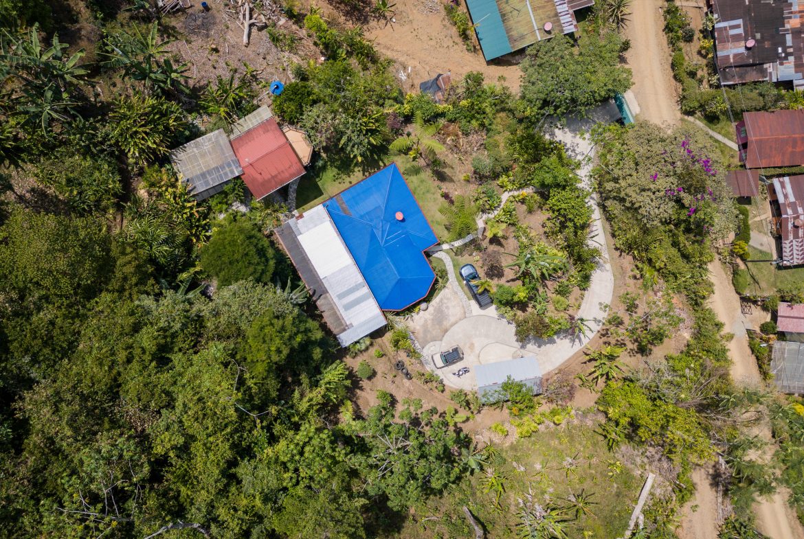 TURN KEY MOUNTAIN VIEW 2 BEDROOM HOUSE PLUS BUNGALOW WITH COOL CLIMATE AND PRIVACY – 0.8 ACRES, Uvita, Costa Rica — photo 3