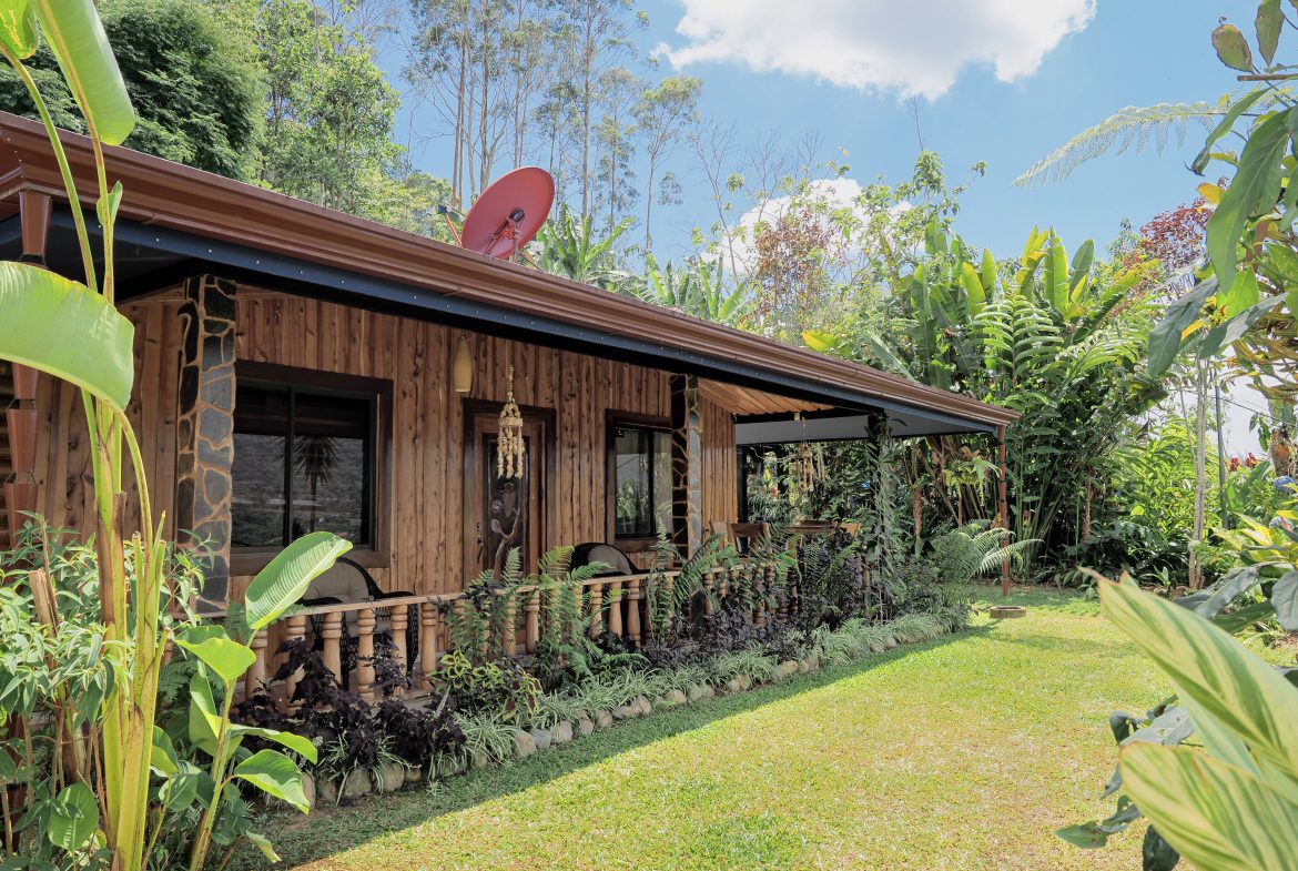 TURN KEY MOUNTAIN VIEW 2 BEDROOM HOUSE PLUS BUNGALOW WITH COOL CLIMATE AND PRIVACY – 0.8 ACRES, Uvita, Costa Rica — photo 5