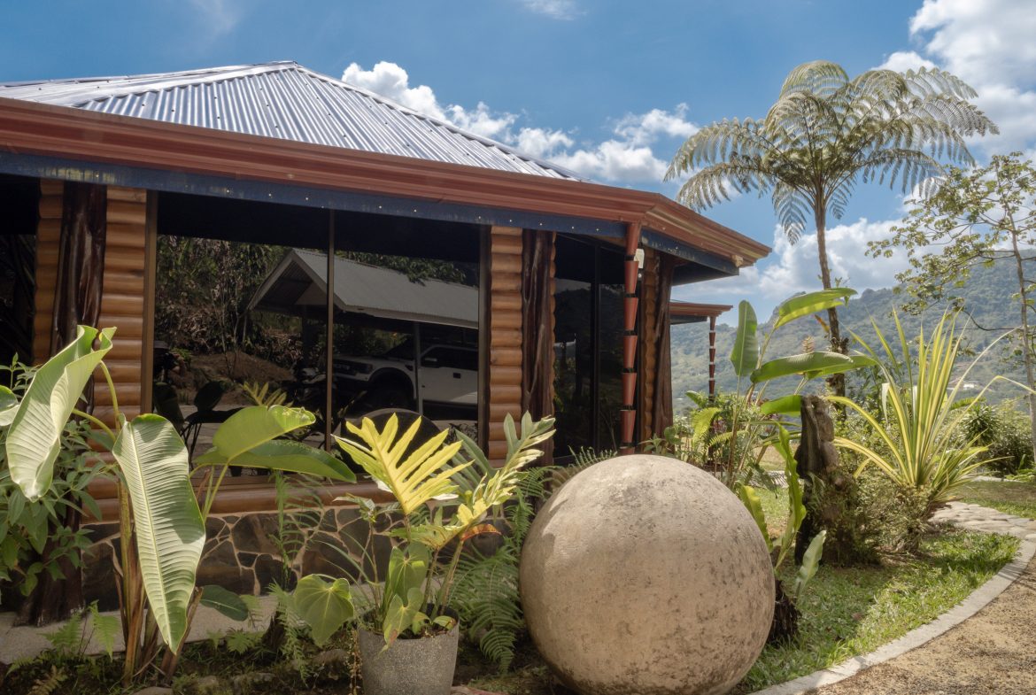 TURN KEY MOUNTAIN VIEW 2 BEDROOM HOUSE PLUS BUNGALOW WITH COOL CLIMATE AND PRIVACY – 0.8 ACRES