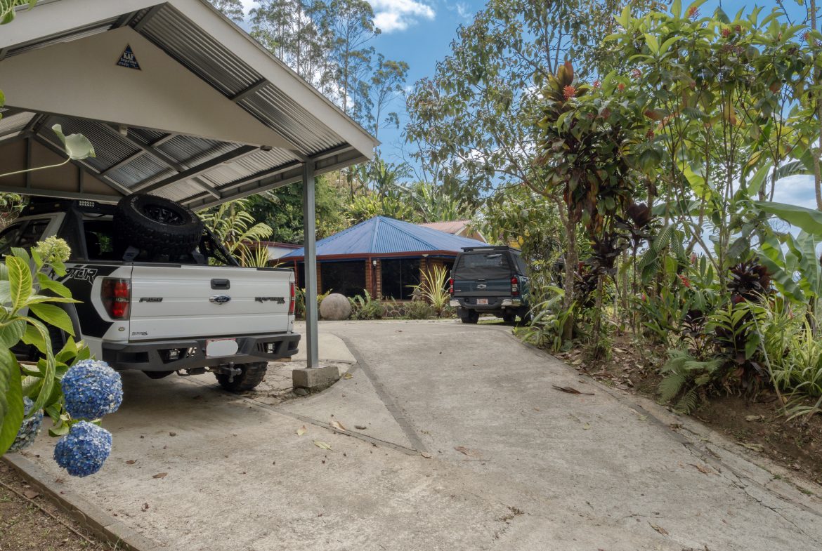 TURN KEY MOUNTAIN VIEW 2 BEDROOM HOUSE PLUS BUNGALOW WITH COOL CLIMATE AND PRIVACY – 0.8 ACRES