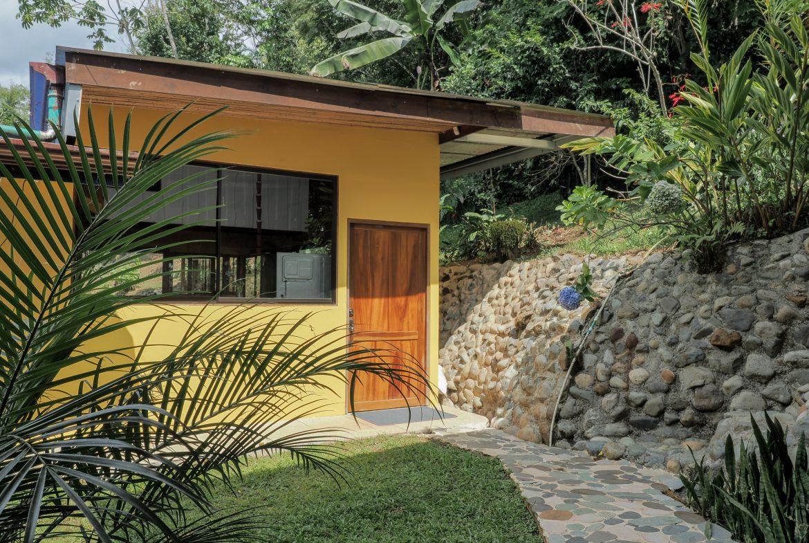 TURN KEY MOUNTAIN VIEW 2 BEDROOM HOUSE PLUS BUNGALOW WITH COOL CLIMATE AND PRIVACY – 0.8 ACRES