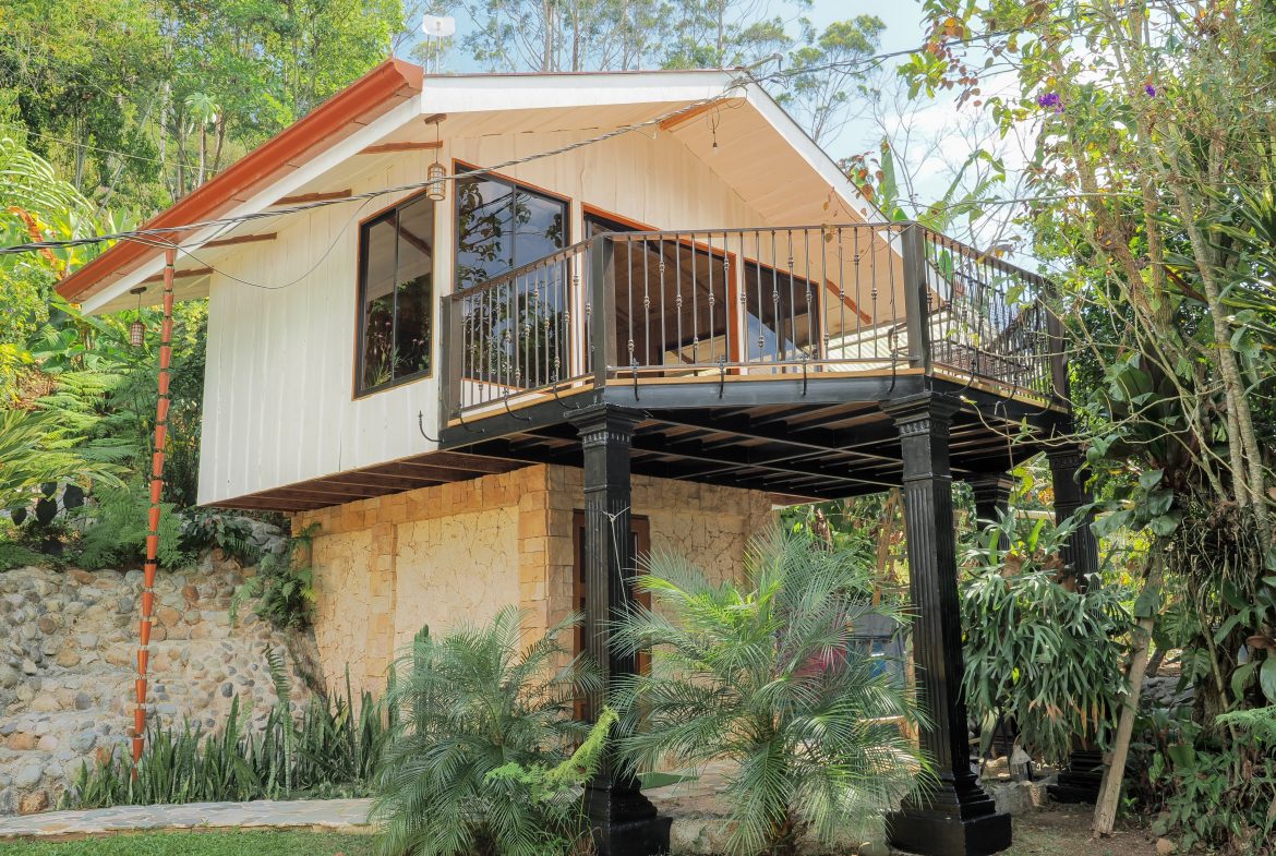 TURN KEY MOUNTAIN VIEW 2 BEDROOM HOUSE PLUS BUNGALOW WITH COOL CLIMATE AND PRIVACY – 0.8 ACRES