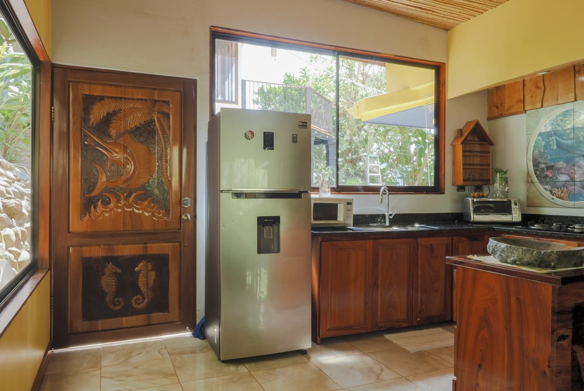 TURN KEY MOUNTAIN VIEW 2 BEDROOM HOUSE PLUS BUNGALOW WITH COOL CLIMATE AND PRIVACY – 0.8 ACRES