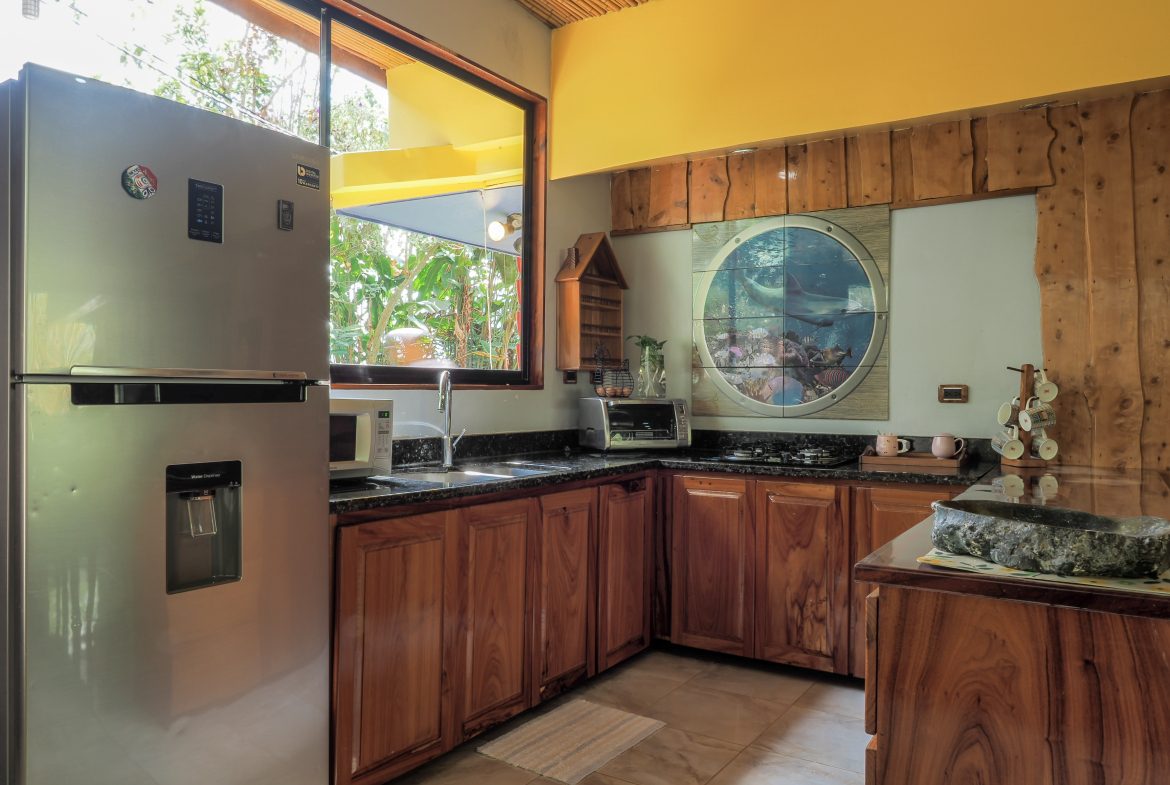 TURN KEY MOUNTAIN VIEW 2 BEDROOM HOUSE PLUS BUNGALOW WITH COOL CLIMATE AND PRIVACY – 0.8 ACRES