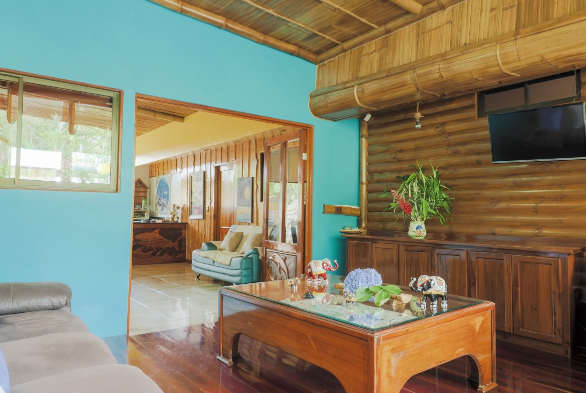 TURN KEY MOUNTAIN VIEW 2 BEDROOM HOUSE PLUS BUNGALOW WITH COOL CLIMATE AND PRIVACY – 0.8 ACRES