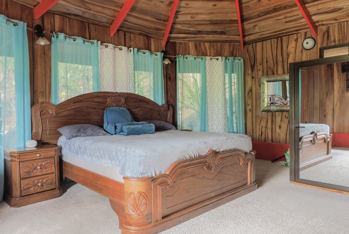 TURN KEY MOUNTAIN VIEW 2 BEDROOM HOUSE PLUS BUNGALOW WITH COOL CLIMATE AND PRIVACY – 0.8 ACRES