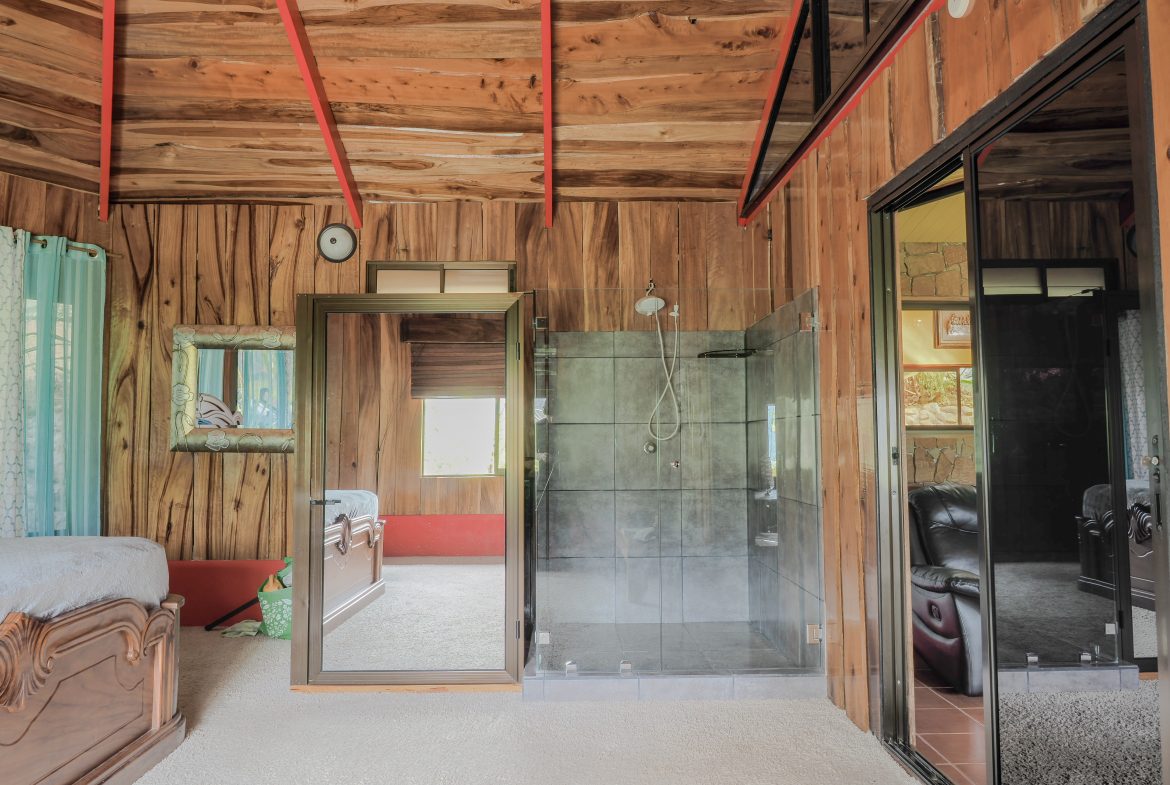 TURN KEY MOUNTAIN VIEW 2 BEDROOM HOUSE PLUS BUNGALOW WITH COOL CLIMATE AND PRIVACY – 0.8 ACRES