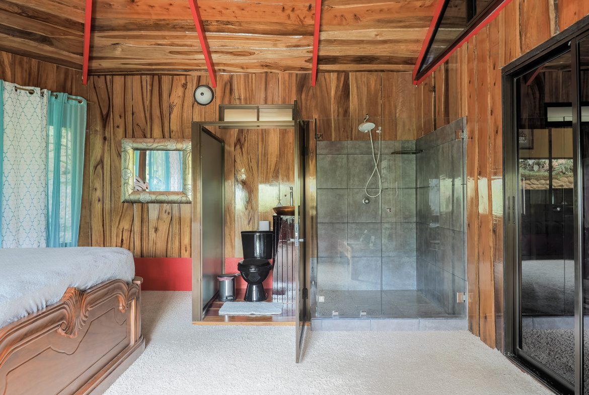 TURN KEY MOUNTAIN VIEW 2 BEDROOM HOUSE PLUS BUNGALOW WITH COOL CLIMATE AND PRIVACY – 0.8 ACRES