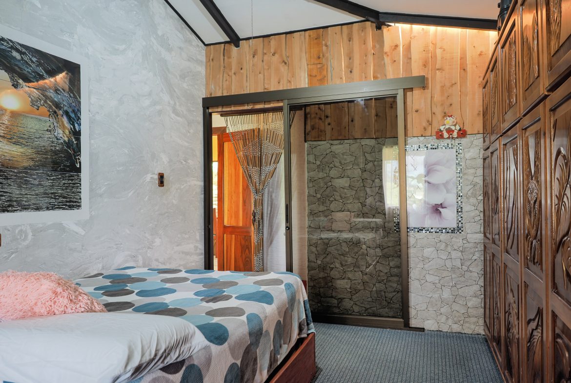 TURN KEY MOUNTAIN VIEW 2 BEDROOM HOUSE PLUS BUNGALOW WITH COOL CLIMATE AND PRIVACY – 0.8 ACRES
