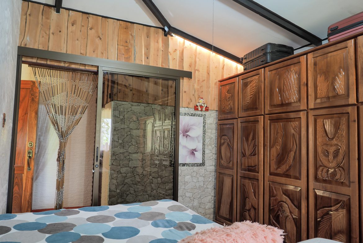 TURN KEY MOUNTAIN VIEW 2 BEDROOM HOUSE PLUS BUNGALOW WITH COOL CLIMATE AND PRIVACY – 0.8 ACRES