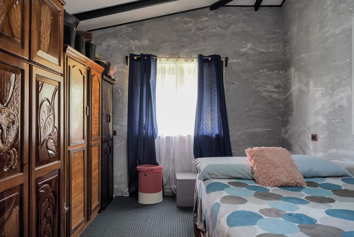 TURN KEY MOUNTAIN VIEW 2 BEDROOM HOUSE PLUS BUNGALOW WITH COOL CLIMATE AND PRIVACY – 0.8 ACRES