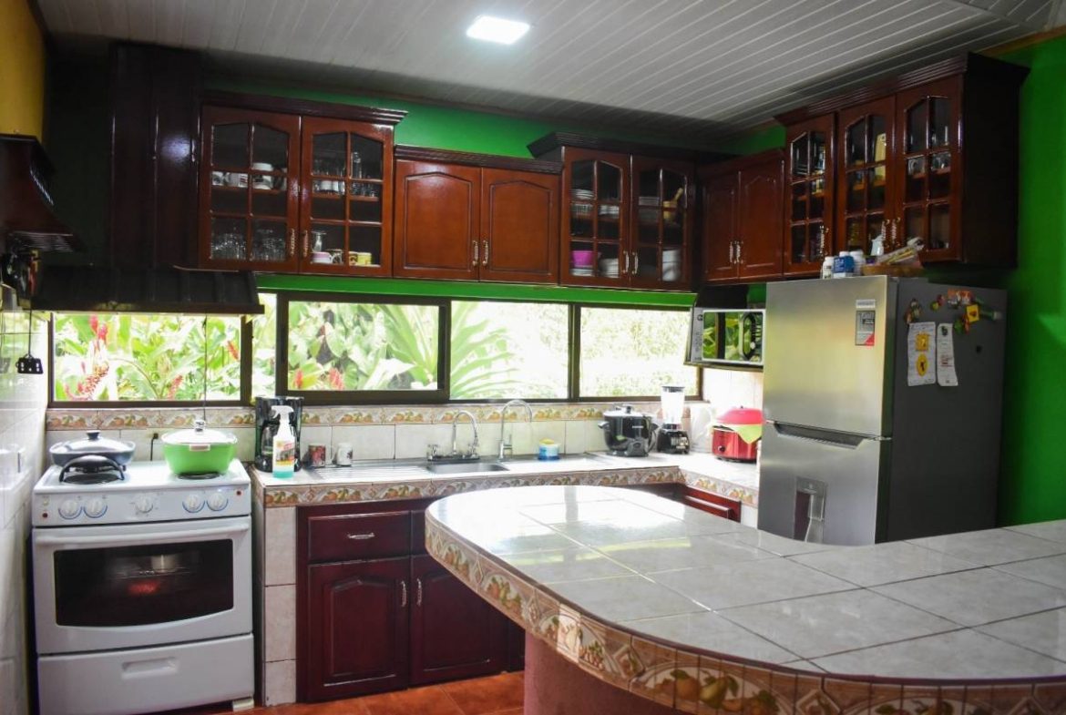 AMAZING OPPORTUNITY : 3 BEDROOM HOME PLUS GUEST HOUSE  , FRUIT TREES AND PRIVACY – 1.23 ACRES, Uvita, Costa Rica — photo 8