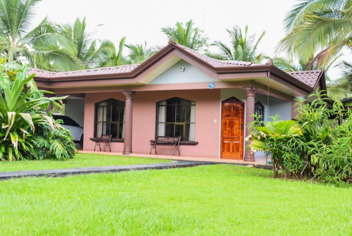 AMAZING OPPORTUNITY : 3 BEDROOM HOME PLUS GUEST HOUSE  , FRUIT TREES AND PRIVACY – 1.23 ACRES, Uvita, Costa Rica — photo 2