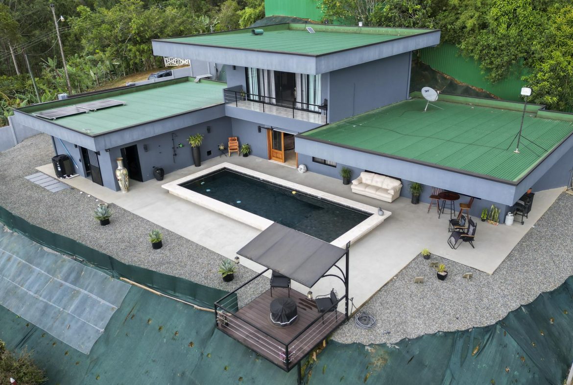 STUDIO APARMENT FOR RENT WITH POOL , COOL CLIMATE AND MOUNTIAN VIEW
