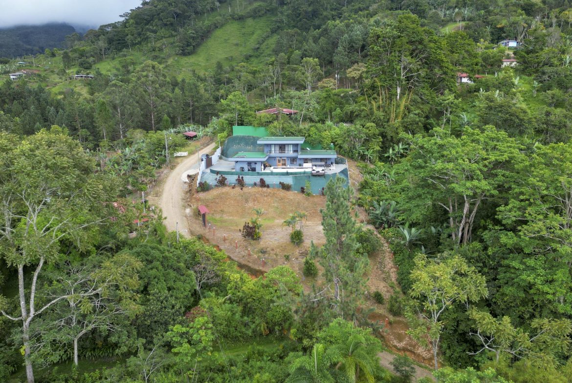 STUDIO APARMENT FOR RENT WITH POOL , COOL CLIMATE AND MOUNTIAN VIEW