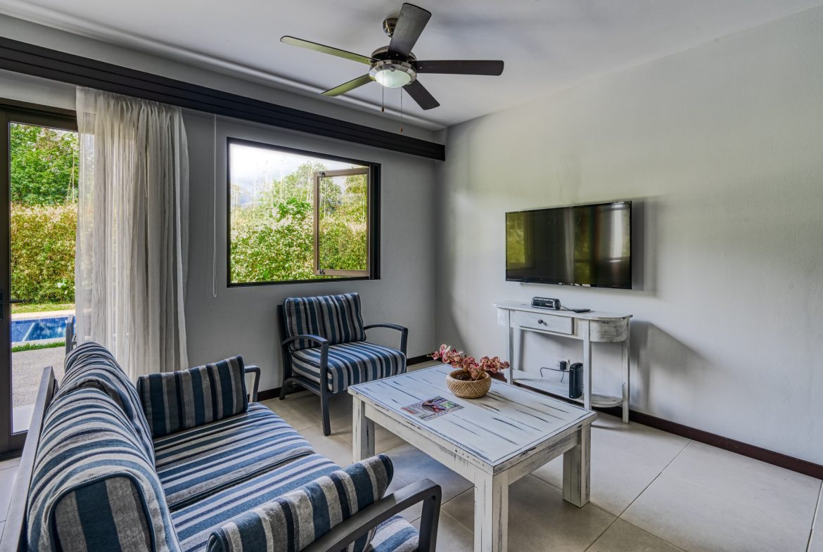 3 BEDROOM MODERN HOME WITH POOL WALKING DISTANCE TO EVERYTHING IN UVITA