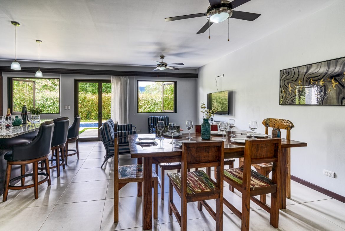 3 BEDROOM MODERN HOME WITH POOL WALKING DISTANCE TO EVERYTHING IN UVITA