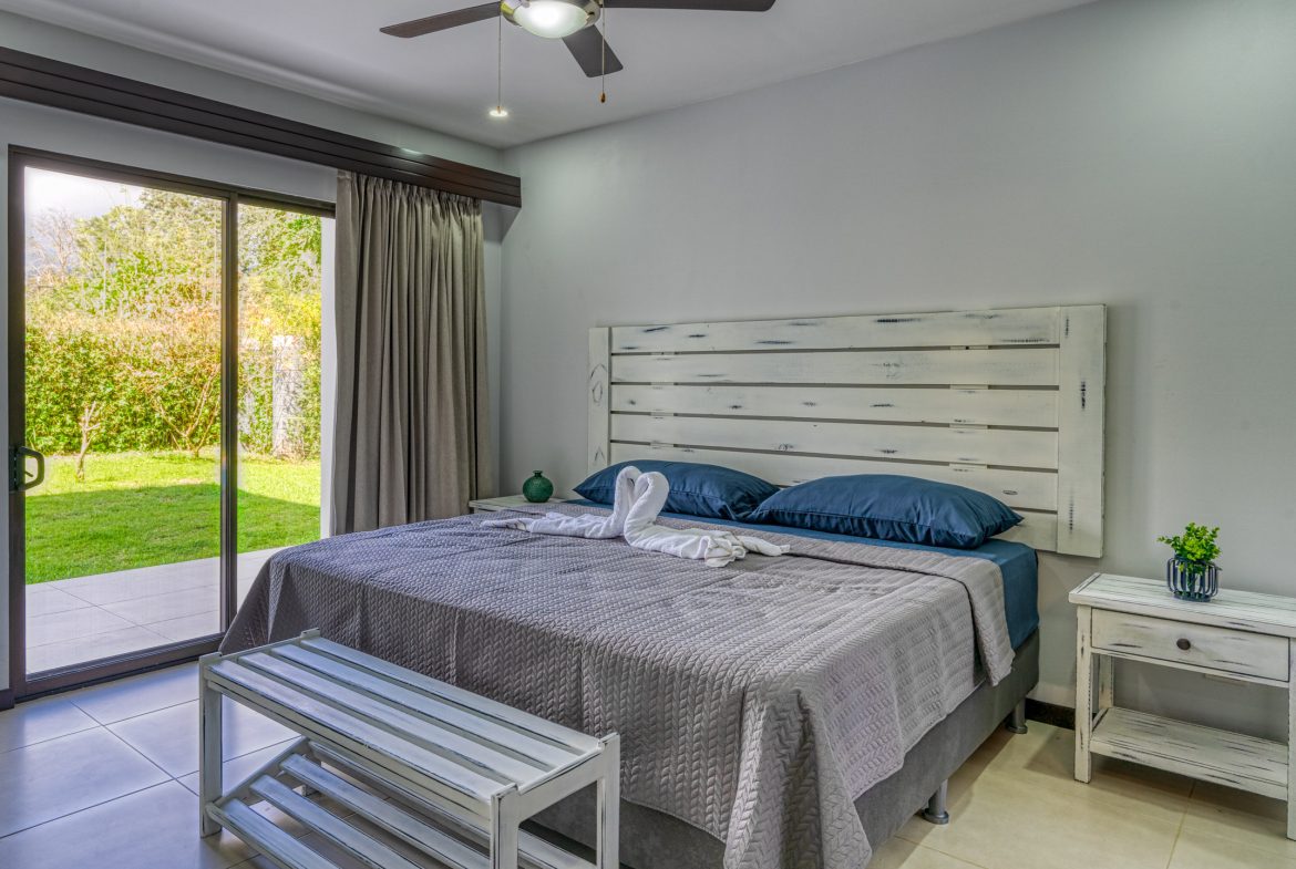 3 BEDROOM MODERN HOME WITH POOL WALKING DISTANCE TO EVERYTHING IN UVITA