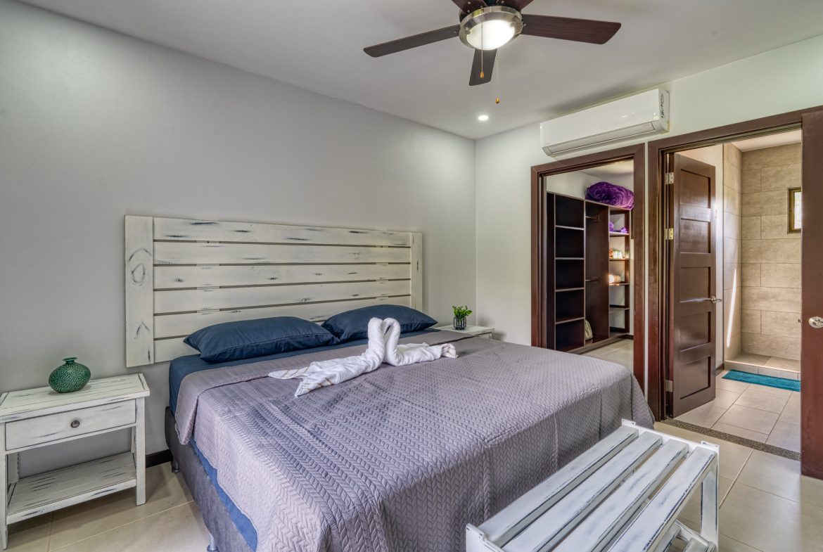 3 BEDROOM MODERN HOME WITH POOL WALKING DISTANCE TO EVERYTHING IN UVITA