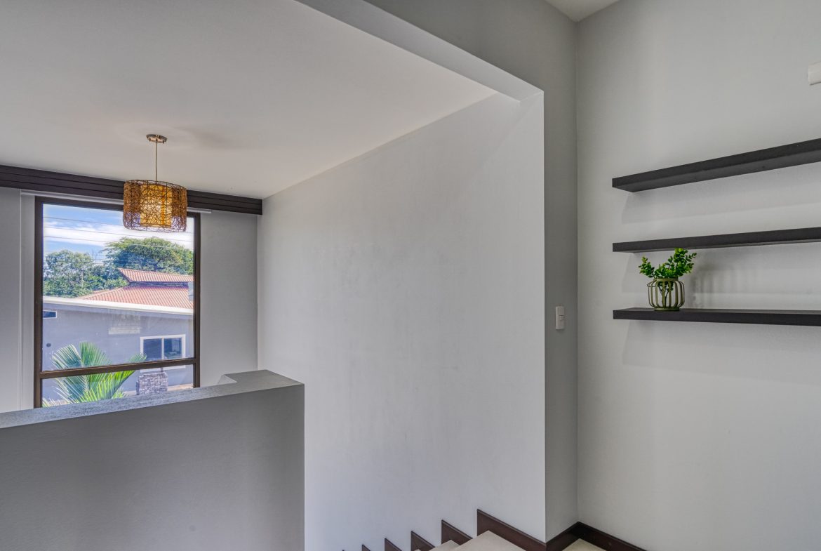 3 BEDROOM MODERN HOME WITH POOL WALKING DISTANCE TO EVERYTHING IN UVITA