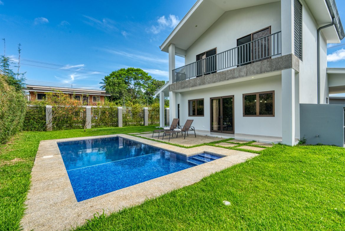 3 BEDROOM MODERN HOME WITH POOL WALKING DISTANCE TO EVERYTHING IN UVITA, Uvita, Costa Rica — photo 3