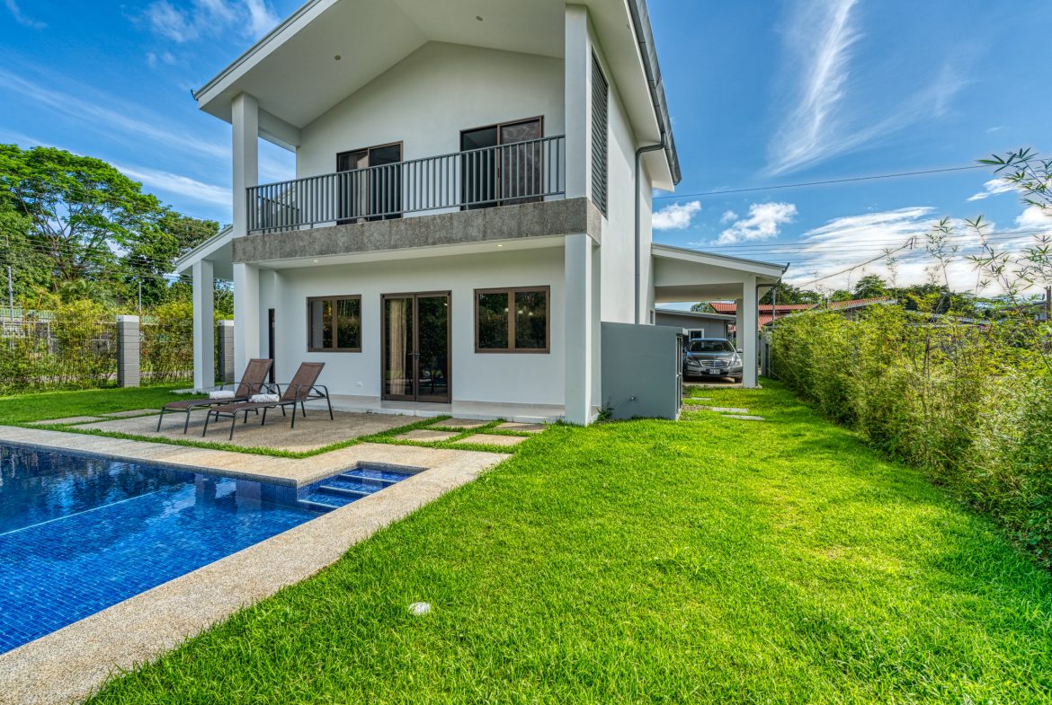 3 BEDROOM MODERN HOME WITH POOL WALKING DISTANCE TO EVERYTHING IN UVITA, Uvita, Costa Rica — photo 4