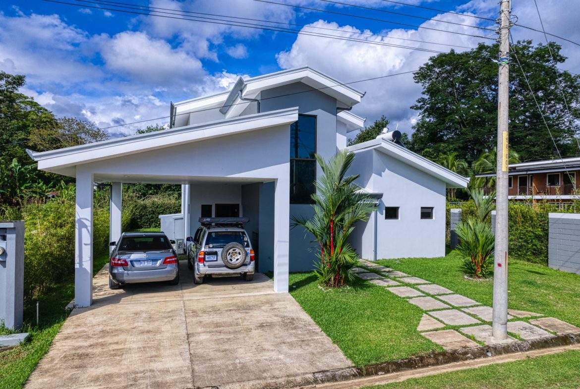 3 BEDROOM MODERN HOME WITH POOL WALKING DISTANCE TO EVERYTHING IN UVITA, Uvita, Costa Rica — photo 2