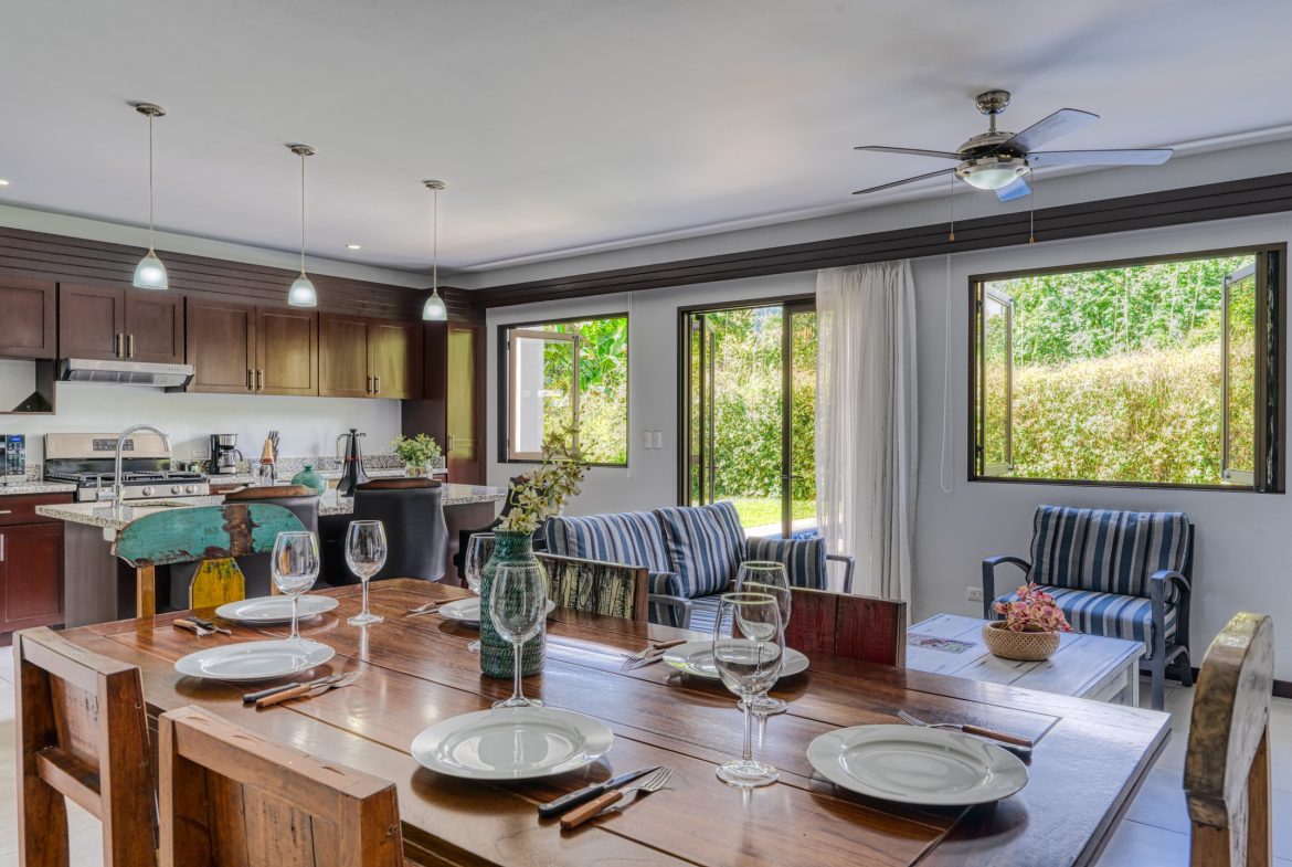 3 BEDROOM MODERN HOME WITH POOL WALKING DISTANCE TO EVERYTHING IN UVITA