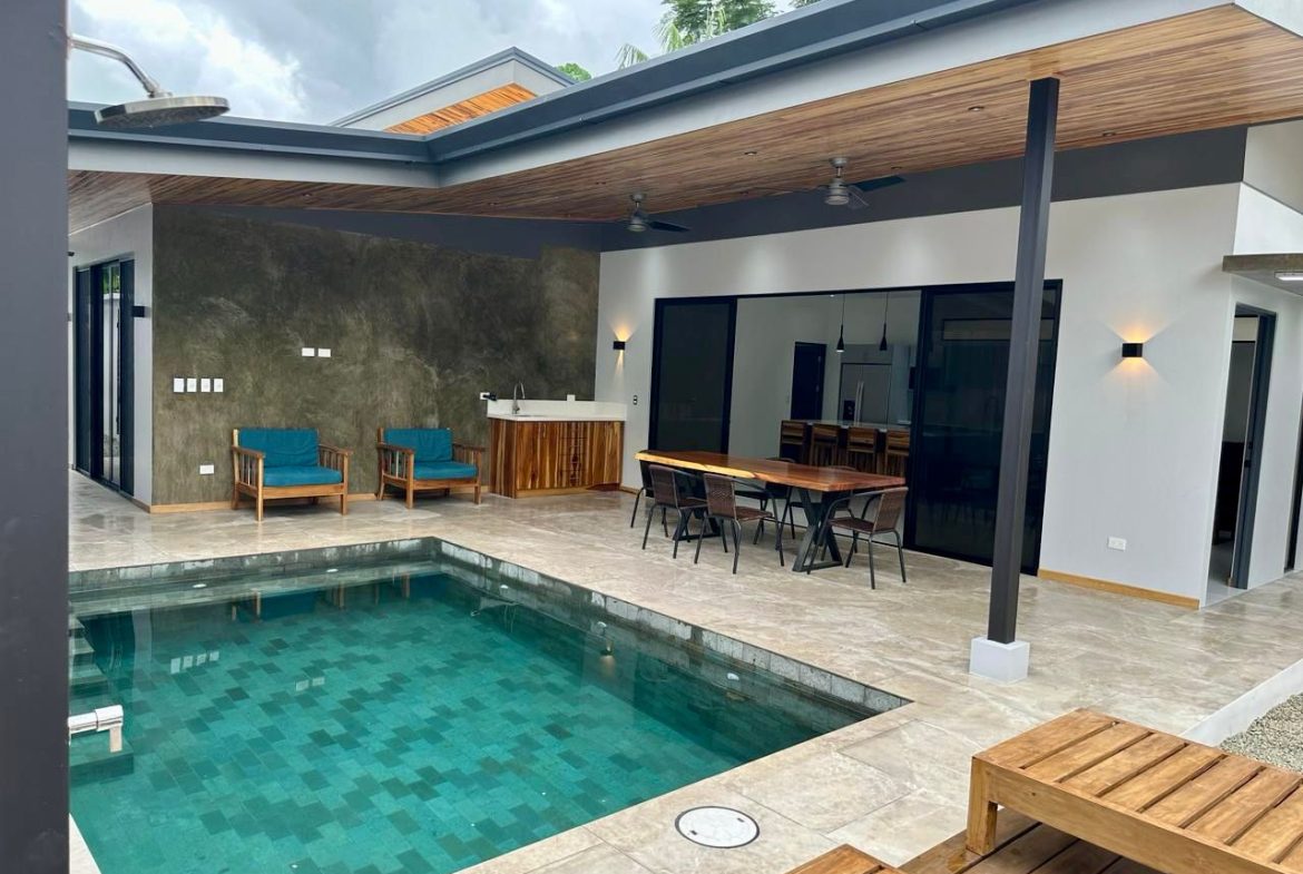 STUNNING 2-BEDROOM HOME IN TRANQUIL COMMUNITY – CLOSE TO MARINO BALLENA NATIONAL PARK – 0.11 ACRES, Uvita, Costa Rica — photo 2