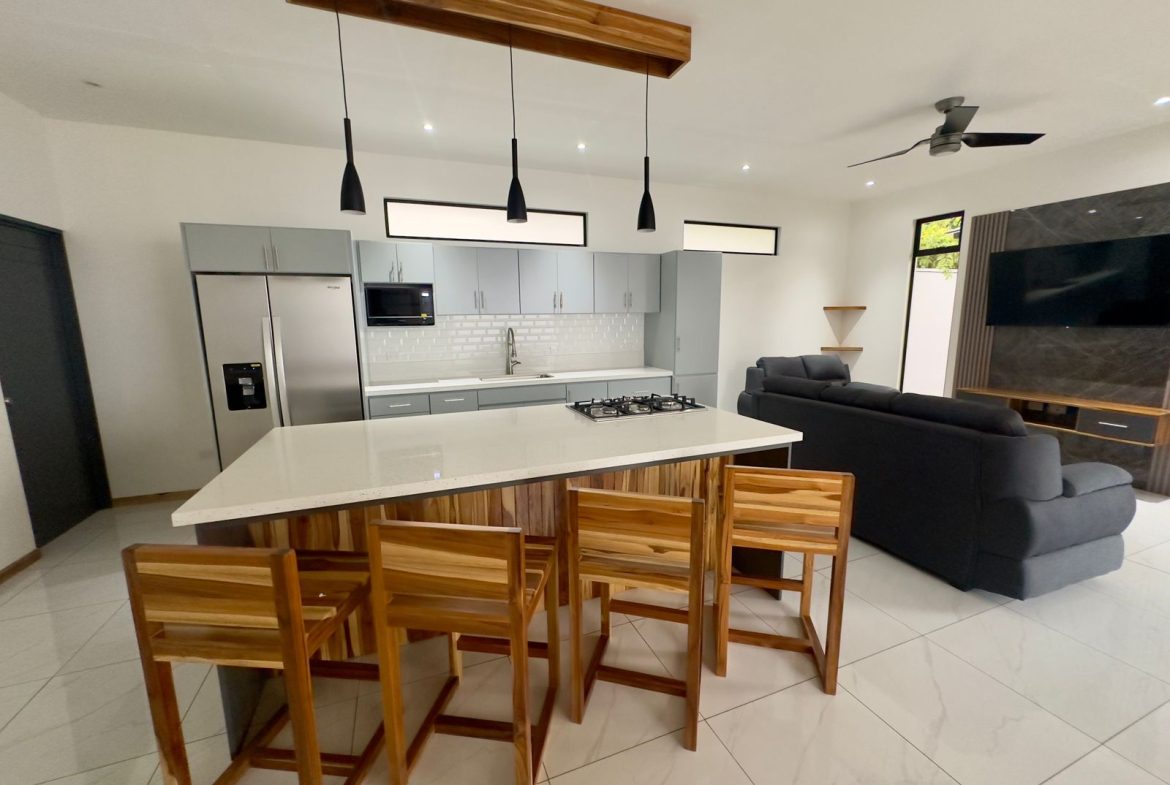 STUNNING 2-BEDROOM HOME IN TRANQUIL COMMUNITY – CLOSE TO MARINO BALLENA NATIONAL PARK – 0.11 ACRES, Uvita, Costa Rica — photo 5