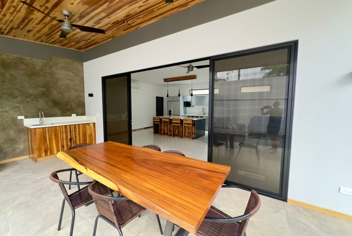 STUNNING 2-BEDROOM HOME IN TRANQUIL COMMUNITY – CLOSE TO MARINO BALLENA NATIONAL PARK – 0.11 ACRES