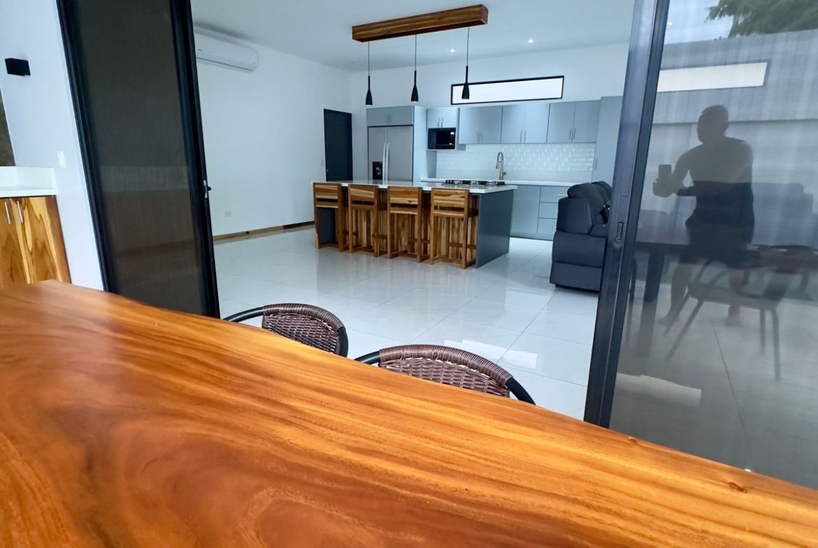 STUNNING 2-BEDROOM HOME IN TRANQUIL COMMUNITY – CLOSE TO MARINO BALLENA NATIONAL PARK – 0.11 ACRES, Uvita, Costa Rica — photo 8