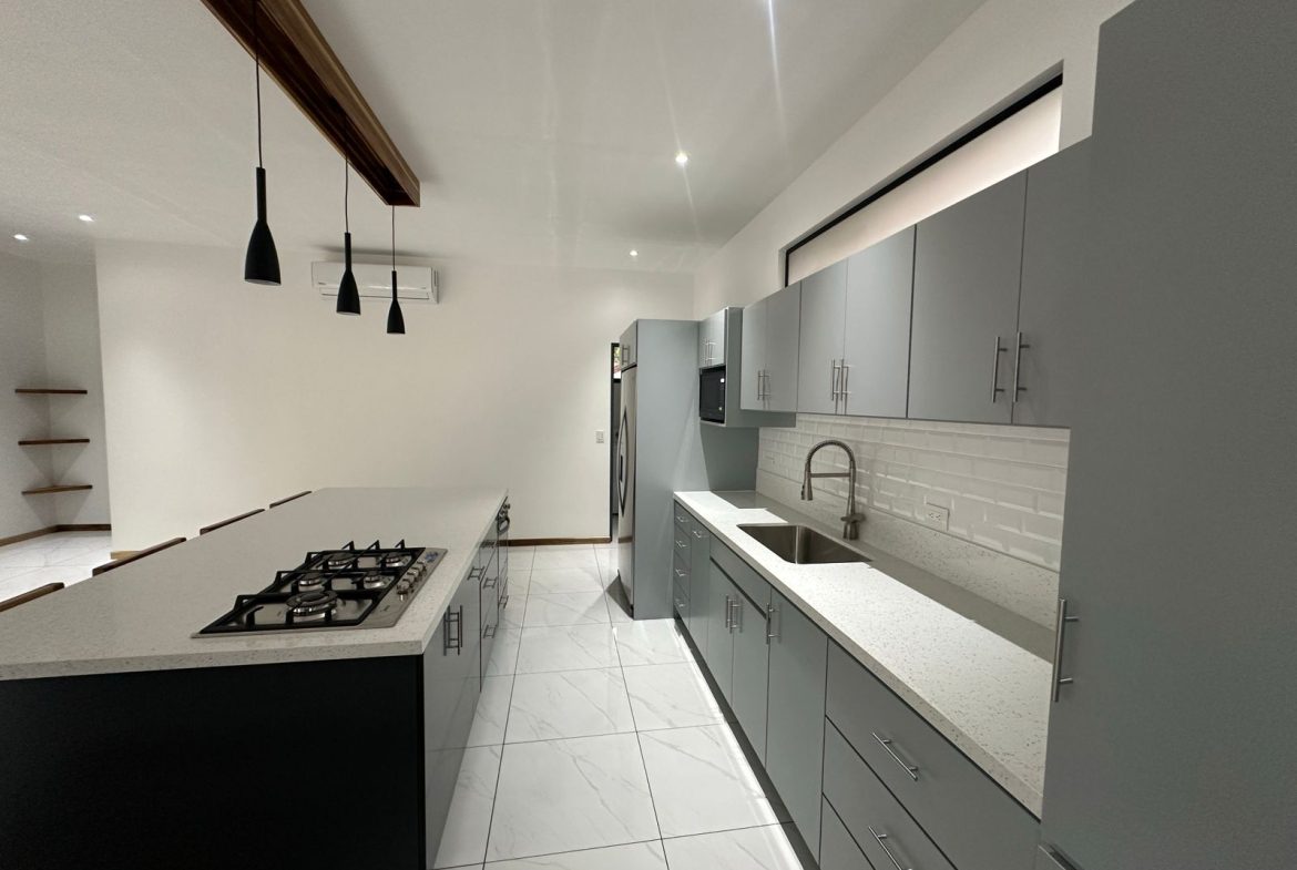 STUNNING 2-BEDROOM HOME IN TRANQUIL COMMUNITY – CLOSE TO MARINO BALLENA NATIONAL PARK – 0.11 ACRES, Uvita, Costa Rica — photo 4