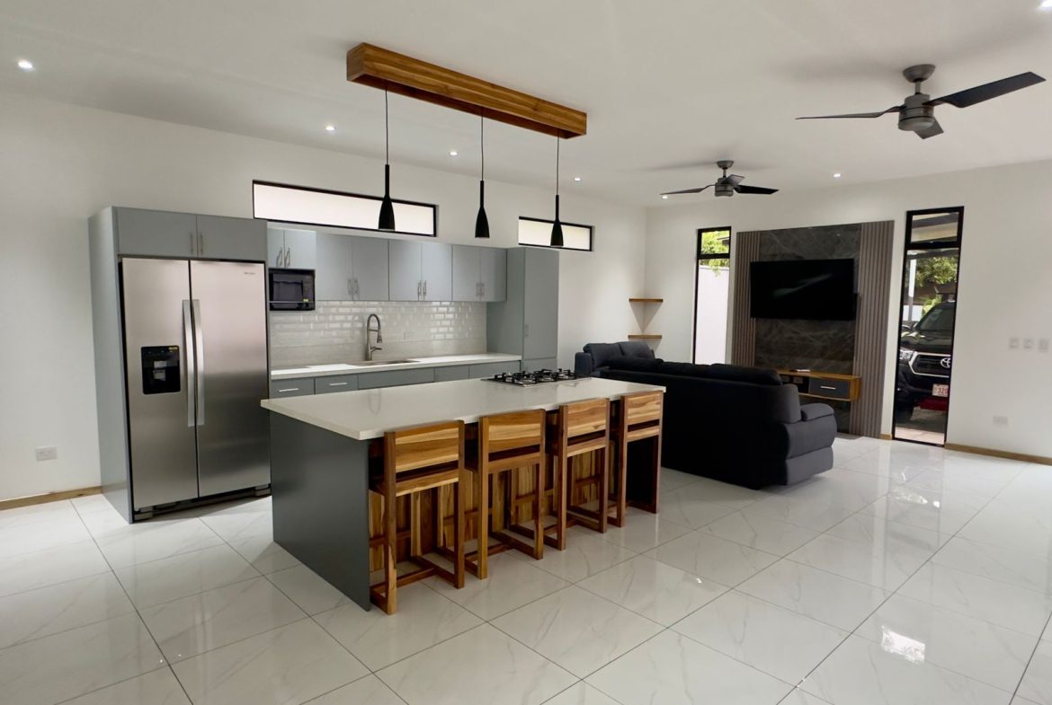 STUNNING 2-BEDROOM HOME IN TRANQUIL COMMUNITY – CLOSE TO MARINO BALLENA NATIONAL PARK – 0.11 ACRES