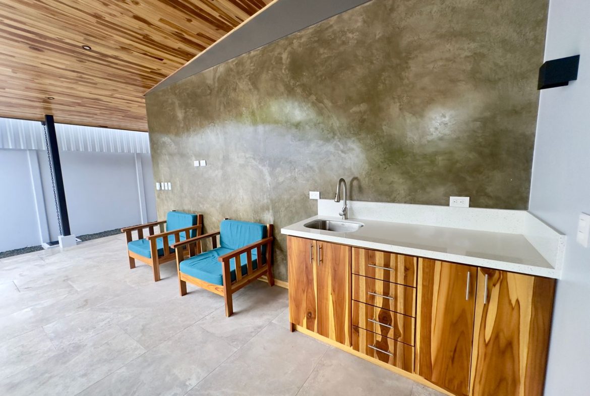 STUNNING 2-BEDROOM HOME IN TRANQUIL COMMUNITY – CLOSE TO MARINO BALLENA NATIONAL PARK – 0.11 ACRES