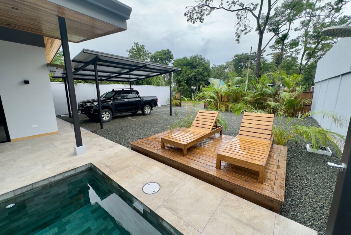 STUNNING 2-BEDROOM HOME IN TRANQUIL COMMUNITY – CLOSE TO MARINO BALLENA NATIONAL PARK – 0.11 ACRES