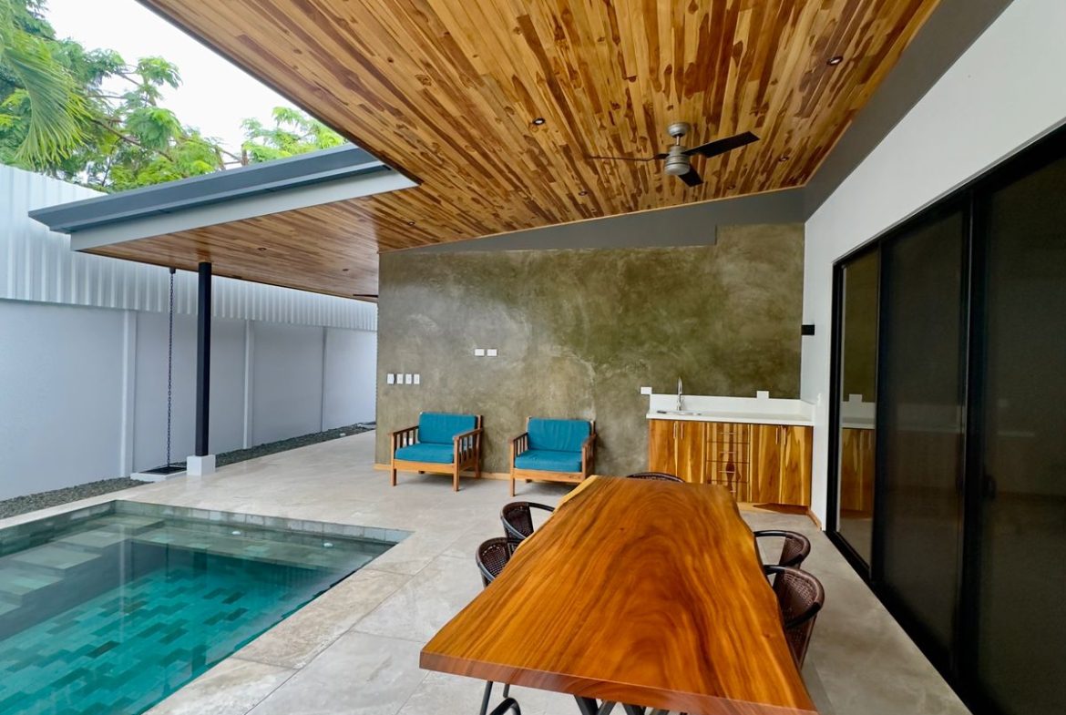 STUNNING 2-BEDROOM HOME IN TRANQUIL COMMUNITY – CLOSE TO MARINO BALLENA NATIONAL PARK – 0.11 ACRES