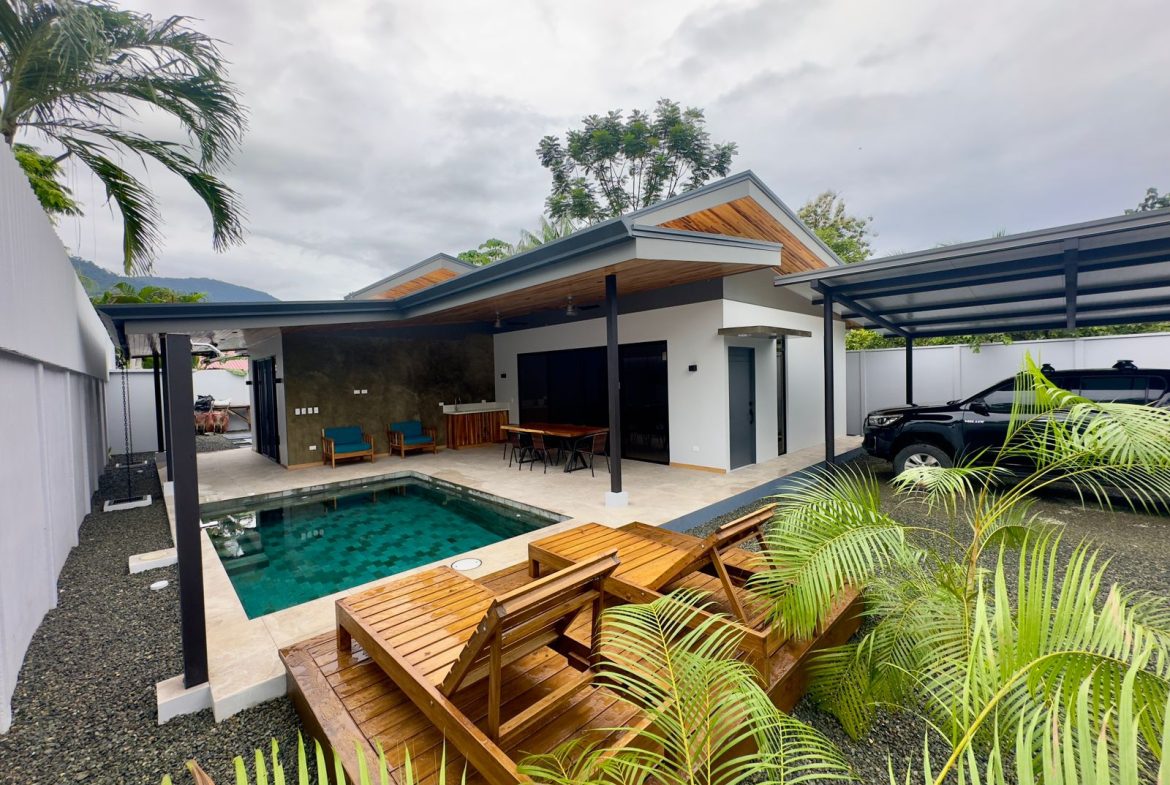 STUNNING 2-BEDROOM HOME IN TRANQUIL COMMUNITY – CLOSE TO MARINO BALLENA NATIONAL PARK – 0.11 ACRES
