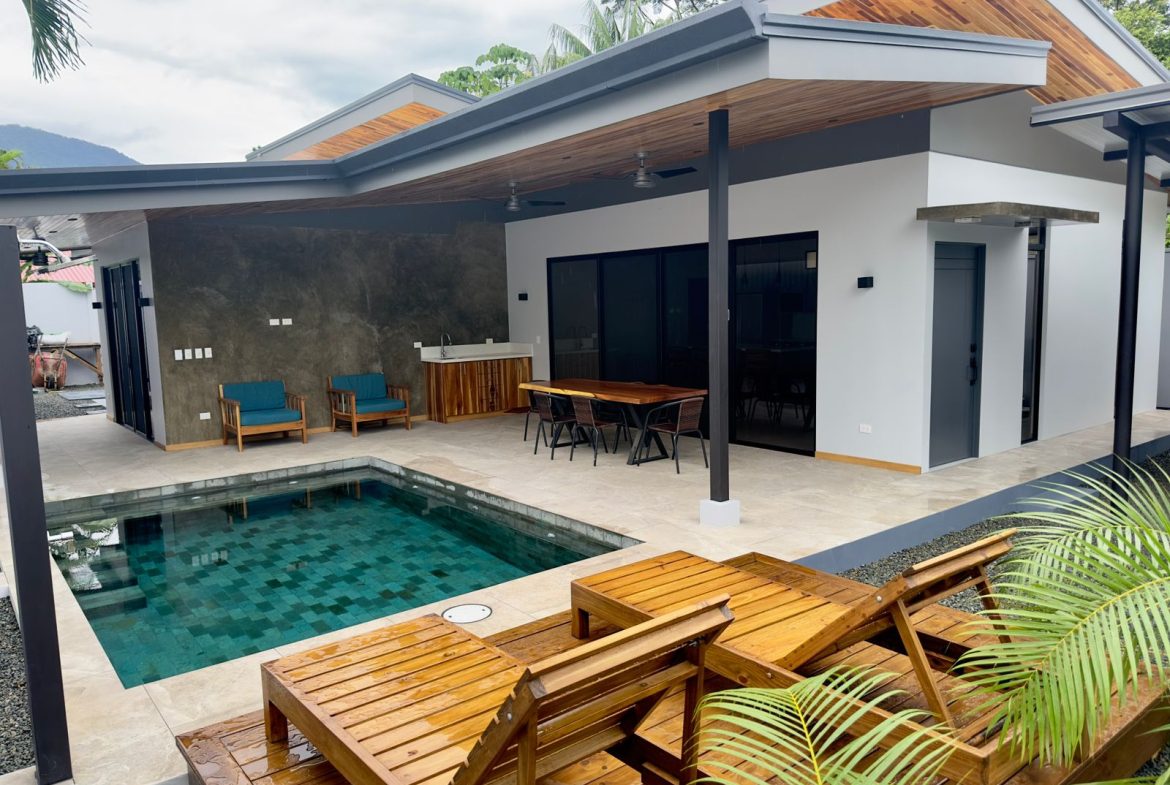 STUNNING 2-BEDROOM HOME IN TRANQUIL COMMUNITY – CLOSE TO MARINO BALLENA NATIONAL PARK – 0.11 ACRES
